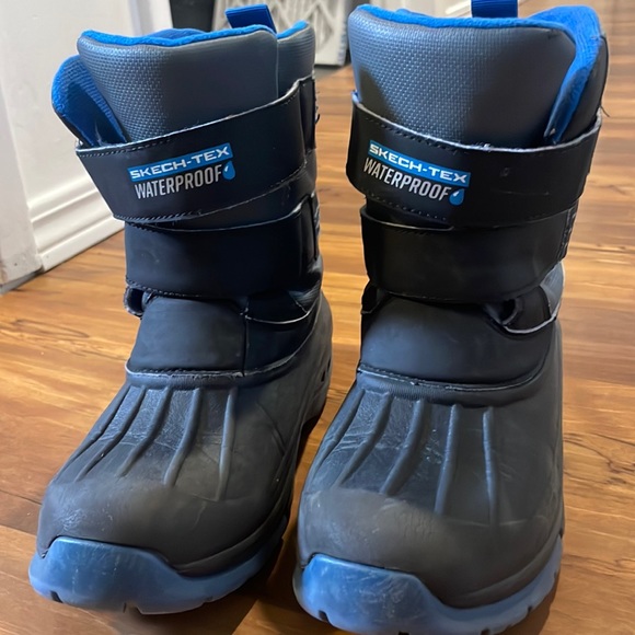 Size 13 Sketchers waterproof winter boots boys - Picture 1 of 3